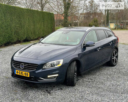 Синий Вольво B60, объемом двигателя 2.4 л и пробегом 255 тыс. км за 16000 $, фото 1 на Automoto.ua