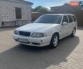 Белый Вольво В70, объемом двигателя 2.5 л и пробегом 370 тыс. км за 2700 $, фото 1 на Automoto.ua