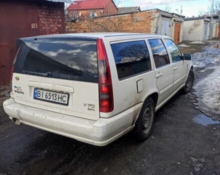 Белый Вольво В70, объемом двигателя 2.5 л и пробегом 366 тыс. км за 3500 $, фото 2 на Automoto.ua