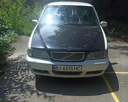 Белый Вольво В70, объемом двигателя 2.5 л и пробегом 366 тыс. км за 3500 $, фото 1 на Automoto.ua