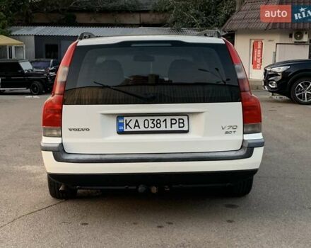 Белый Вольво В70, объемом двигателя 2 л и пробегом 417 тыс. км за 4800 $, фото 3 на Automoto.ua