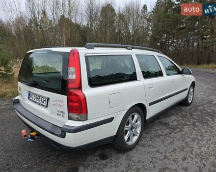 Белый Вольво В70, объемом двигателя 2.4 л и пробегом 350 тыс. км за 4200 $, фото 4 на Automoto.ua