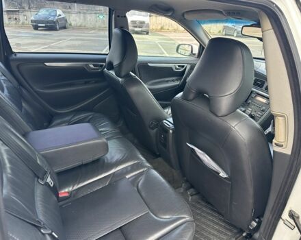 Белый Вольво В70, объемом двигателя 2.4 л и пробегом 350 тыс. км за 1950 $, фото 12 на Automoto.ua