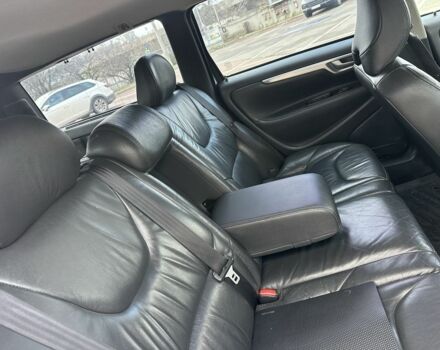 Белый Вольво В70, объемом двигателя 2.4 л и пробегом 350 тыс. км за 1950 $, фото 21 на Automoto.ua