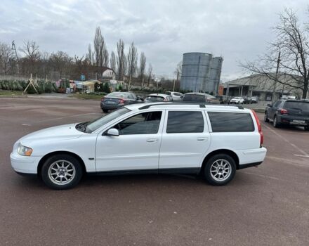 Белый Вольво В70, объемом двигателя 2.4 л и пробегом 350 тыс. км за 1950 $, фото 1 на Automoto.ua