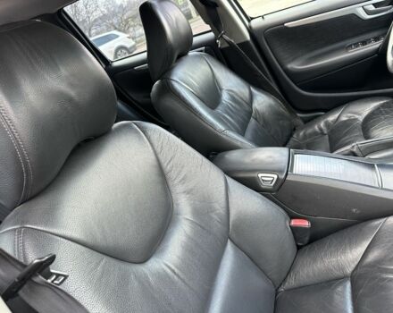 Белый Вольво В70, объемом двигателя 2.4 л и пробегом 350 тыс. км за 1950 $, фото 22 на Automoto.ua