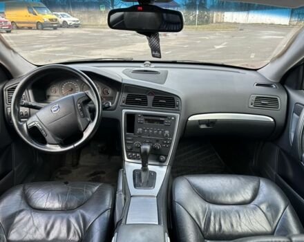 Белый Вольво В70, объемом двигателя 2.4 л и пробегом 350 тыс. км за 1950 $, фото 13 на Automoto.ua