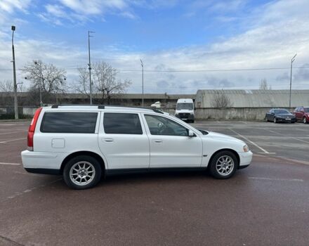 Белый Вольво В70, объемом двигателя 2.4 л и пробегом 350 тыс. км за 1950 $, фото 7 на Automoto.ua