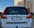 Белый Вольво В70, объемом двигателя 2.4 л и пробегом 328 тыс. км за 10800 $, фото 7 на Automoto.ua