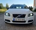 Белый Вольво В70, объемом двигателя 2.4 л и пробегом 328 тыс. км за 10800 $, фото 1 на Automoto.ua