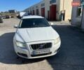 Белый Вольво В70, объемом двигателя 2.5 л и пробегом 300 тыс. км за 6000 $, фото 1 на Automoto.ua