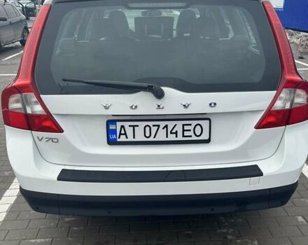 Белый Вольво В70, объемом двигателя 2 л и пробегом 220 тыс. км за 8850 $, фото 2 на Automoto.ua