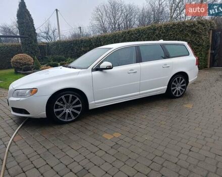 Білий Вольво V70, об'ємом двигуна 1.6 л та пробігом 245 тис. км за 7499 $, фото 2 на Automoto.ua