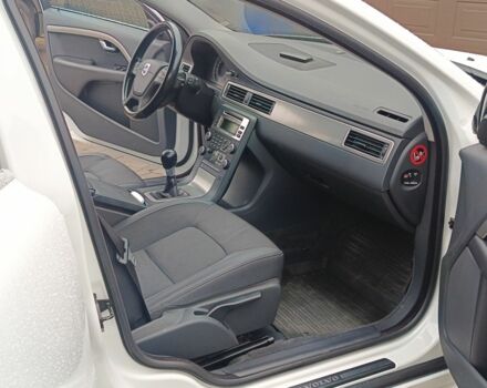 Белый Вольво В70, объемом двигателя 1.6 л и пробегом 245 тыс. км за 7499 $, фото 14 на Automoto.ua