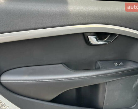 Белый Вольво В70, объемом двигателя 1.56 л и пробегом 273 тыс. км за 8500 $, фото 27 на Automoto.ua