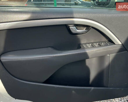 Белый Вольво В70, объемом двигателя 1.56 л и пробегом 273 тыс. км за 8500 $, фото 25 на Automoto.ua