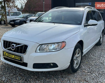 Белый Вольво В70, объемом двигателя 1.56 л и пробегом 273 тыс. км за 8500 $, фото 2 на Automoto.ua
