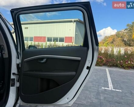 Білий Вольво V70, об'ємом двигуна 2 л та пробігом 304 тис. км за 9000 $, фото 51 на Automoto.ua