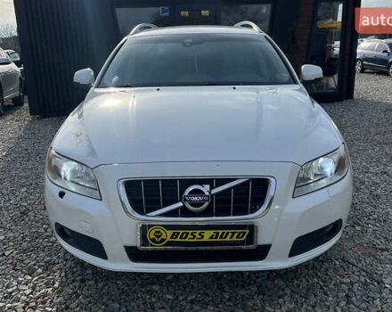 Белый Вольво В70, объемом двигателя 1.56 л и пробегом 273 тыс. км за 8500 $, фото 1 на Automoto.ua