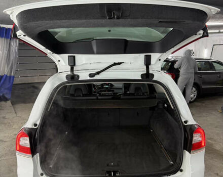 Белый Вольво В70, объемом двигателя 2 л и пробегом 178 тыс. км за 10500 $, фото 54 на Automoto.ua