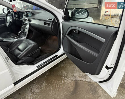 Белый Вольво В70, объемом двигателя 2 л и пробегом 178 тыс. км за 10500 $, фото 48 на Automoto.ua