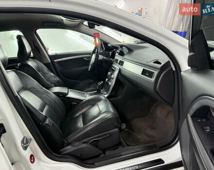 Белый Вольво В70, объемом двигателя 2 л и пробегом 178 тыс. км за 10500 $, фото 49 на Automoto.ua