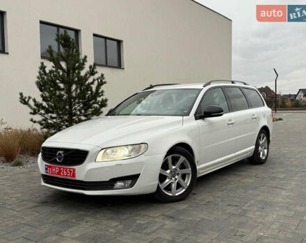 Белый Вольво В70, объемом двигателя 2 л и пробегом 178 тыс. км за 11500 $, фото 4 на Automoto.ua