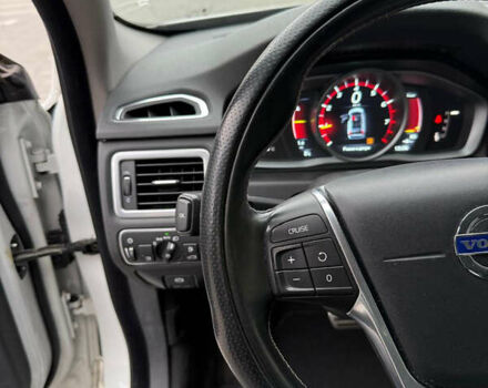 Белый Вольво В70, объемом двигателя 2 л и пробегом 178 тыс. км за 11500 $, фото 35 на Automoto.ua