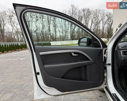 Белый Вольво В70, объемом двигателя 2 л и пробегом 178 тыс. км за 11500 $, фото 22 на Automoto.ua