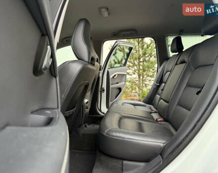 Белый Вольво В70, объемом двигателя 2 л и пробегом 178 тыс. км за 11000 $, фото 28 на Automoto.ua