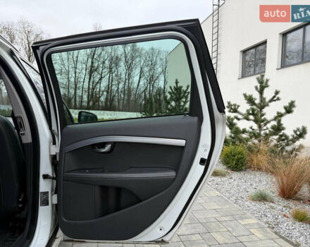 Белый Вольво В70, объемом двигателя 2 л и пробегом 178 тыс. км за 11500 $, фото 50 на Automoto.ua