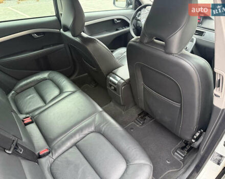 Белый Вольво В70, объемом двигателя 2 л и пробегом 178 тыс. км за 11500 $, фото 48 на Automoto.ua