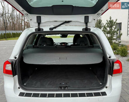 Белый Вольво В70, объемом двигателя 2 л и пробегом 178 тыс. км за 11500 $, фото 56 на Automoto.ua