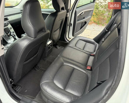 Белый Вольво В70, объемом двигателя 2 л и пробегом 178 тыс. км за 11500 $, фото 45 на Automoto.ua