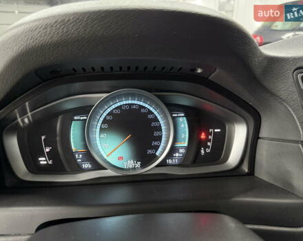 Белый Вольво В70, объемом двигателя 2 л и пробегом 160 тыс. км за 11000 $, фото 30 на Automoto.ua