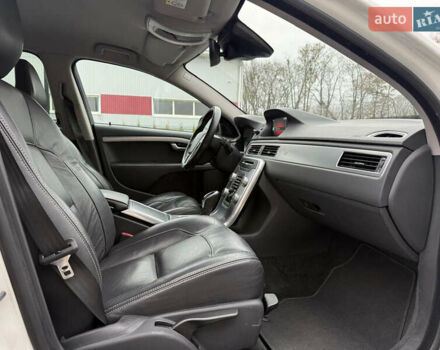 Белый Вольво В70, объемом двигателя 2 л и пробегом 178 тыс. км за 11500 $, фото 42 на Automoto.ua