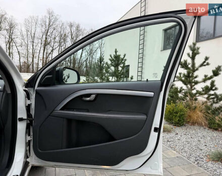 Белый Вольво В70, объемом двигателя 2 л и пробегом 178 тыс. км за 11500 $, фото 40 на Automoto.ua