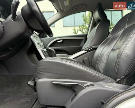 Белый Вольво В70, объемом двигателя 2 л и пробегом 178 тыс. км за 11000 $, фото 58 на Automoto.ua