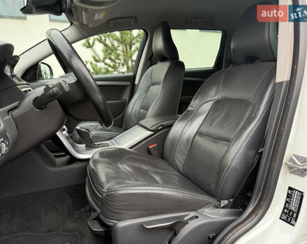 Белый Вольво В70, объемом двигателя 2 л и пробегом 178 тыс. км за 11500 $, фото 21 на Automoto.ua