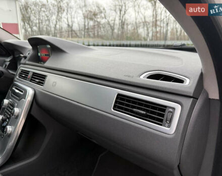 Белый Вольво В70, объемом двигателя 2 л и пробегом 178 тыс. км за 11500 $, фото 44 на Automoto.ua