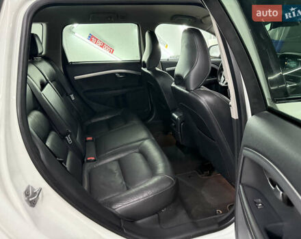 Белый Вольво В70, объемом двигателя 2 л и пробегом 160 тыс. км за 11000 $, фото 45 на Automoto.ua