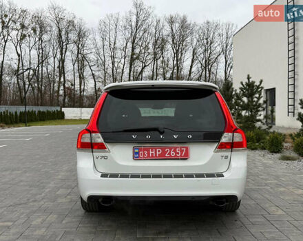 Белый Вольво В70, объемом двигателя 2 л и пробегом 178 тыс. км за 11000 $, фото 6 на Automoto.ua