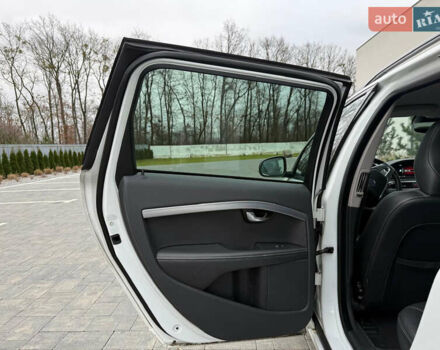 Белый Вольво В70, объемом двигателя 2 л и пробегом 178 тыс. км за 11500 $, фото 46 на Automoto.ua