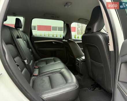 Белый Вольво В70, объемом двигателя 2 л и пробегом 178 тыс. км за 11500 $, фото 53 на Automoto.ua