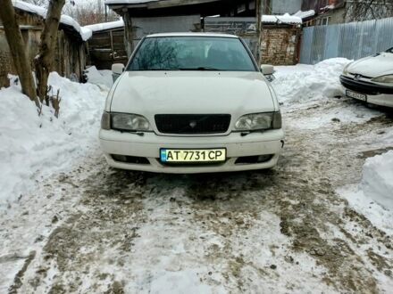 Белый Вольво В70, объемом двигателя 2.4 л и пробегом 375 тыс. км за 1600 $, фото 1 на Automoto.ua