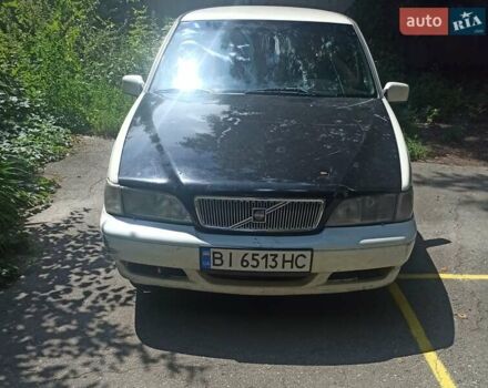 Белый Вольво В70, объемом двигателя 2.5 л и пробегом 366 тыс. км за 3500 $, фото 1 на Automoto.ua