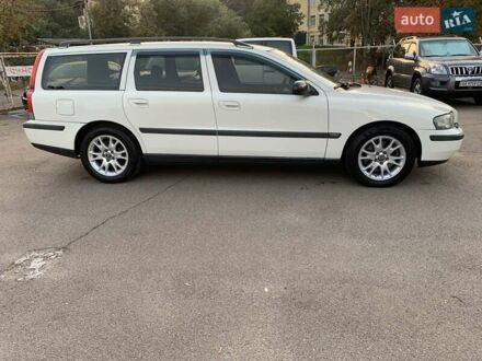 Білий Вольво V70, об'ємом двигуна 2 л та пробігом 417 тис. км за 4800 $, фото 1 на Automoto.ua