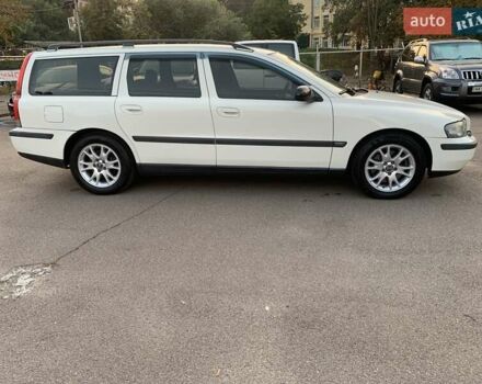 Белый Вольво В70, объемом двигателя 2 л и пробегом 417 тыс. км за 4800 $, фото 1 на Automoto.ua