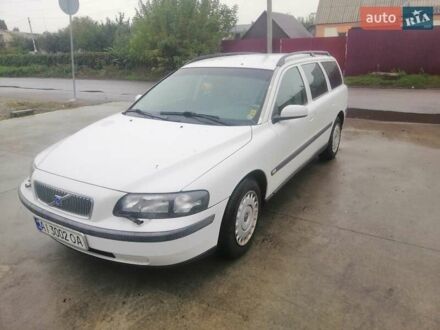 Вольво В70 2004 в Киеве на Automoto.ua Белый Вольво В70, объемом двигателя 2.4 л и пробегом 284 тыс. км за 5300 $, фото 1 на Automoto.ua