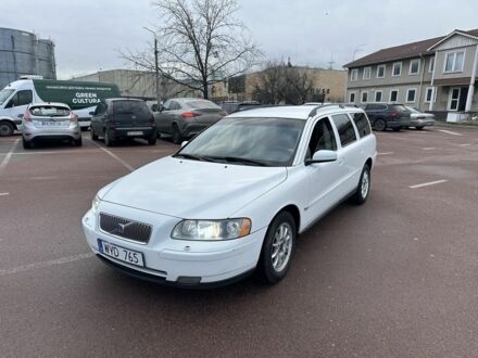 Белый Вольво В70, объемом двигателя 2.4 л и пробегом 350 тыс. км за 1950 $, фото 1 на Automoto.ua